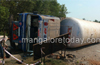LPG tanker topples in Kumta